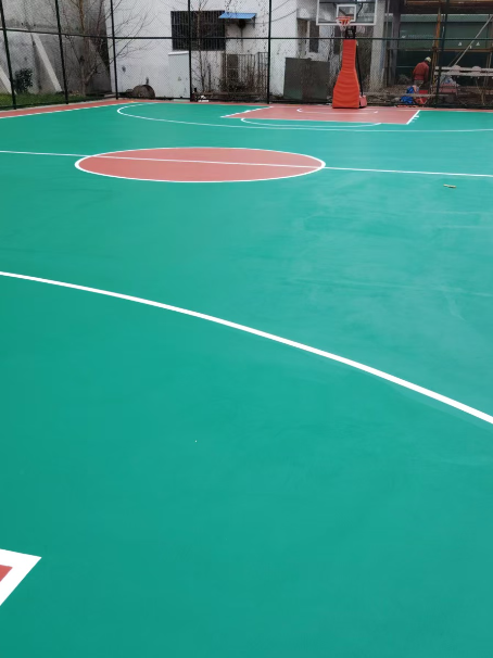 乃东 球场长期使用易出现地面开裂